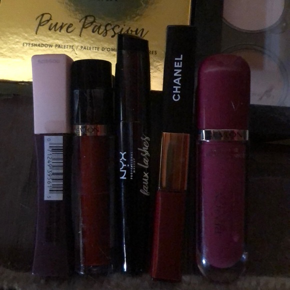 Cosmetics, one chanel 👄 brand new - Picture 2 of 5